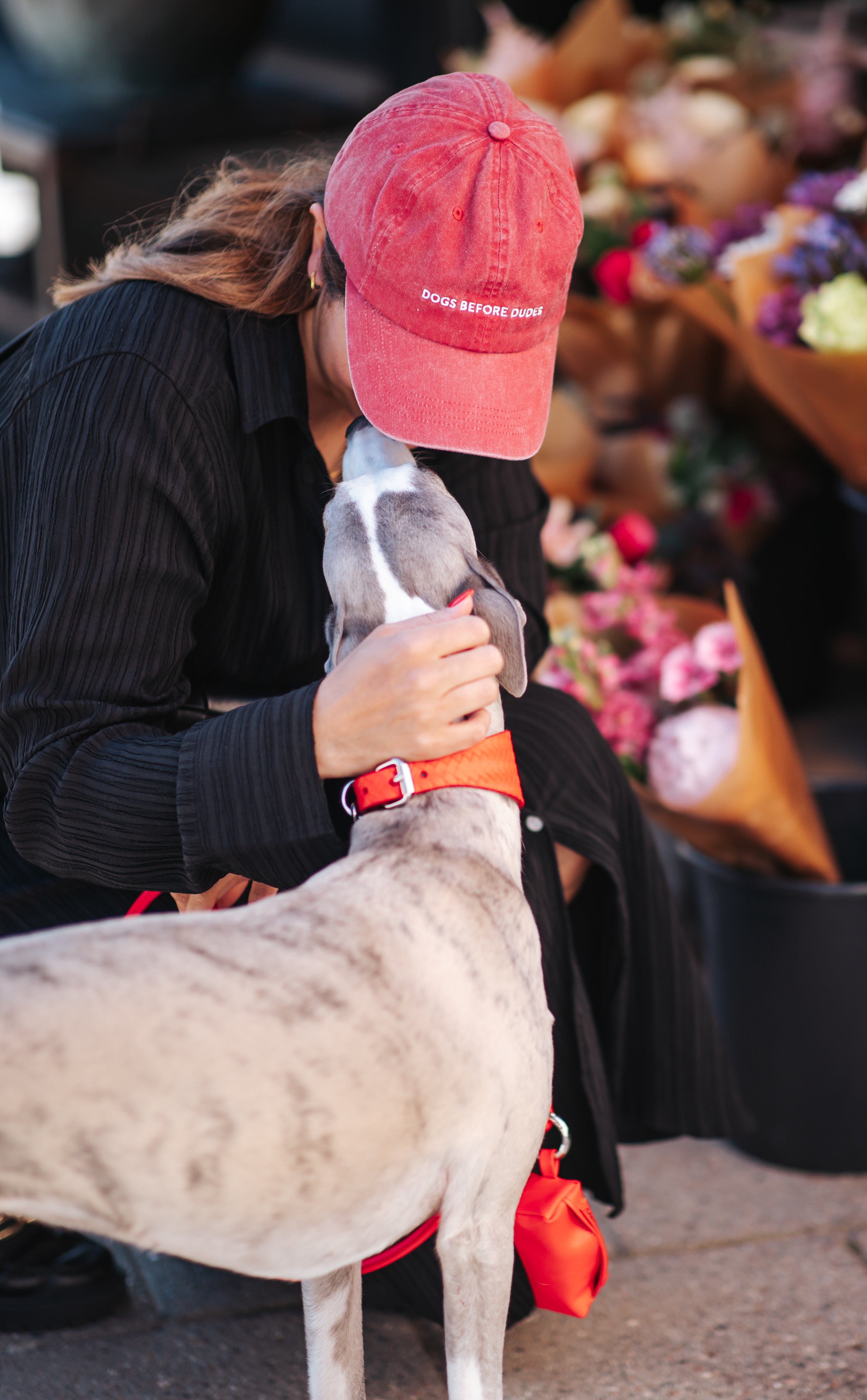 Casquette en denim rouge - Chiens avant les mecs