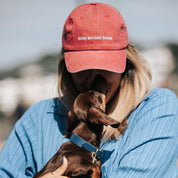 Casquette en denim rouge - Chiens avant les mecs
